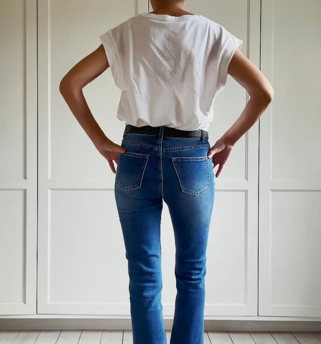 T-SHIRT V-NECK - WHITE