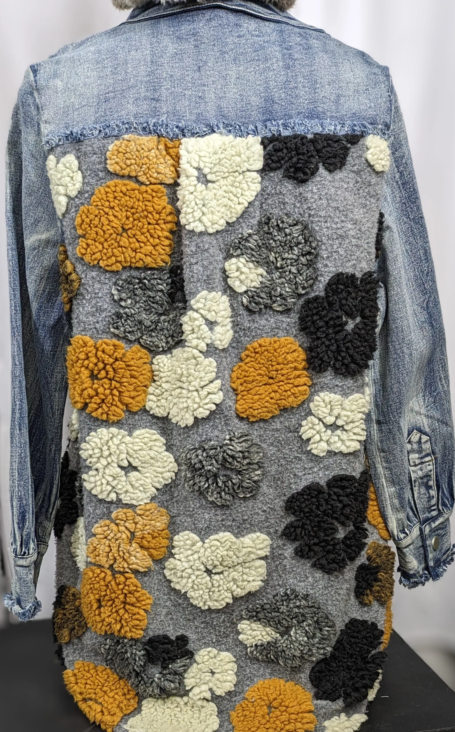 Trending Donna White Coats – Denim Shacket With Plush Floral Design