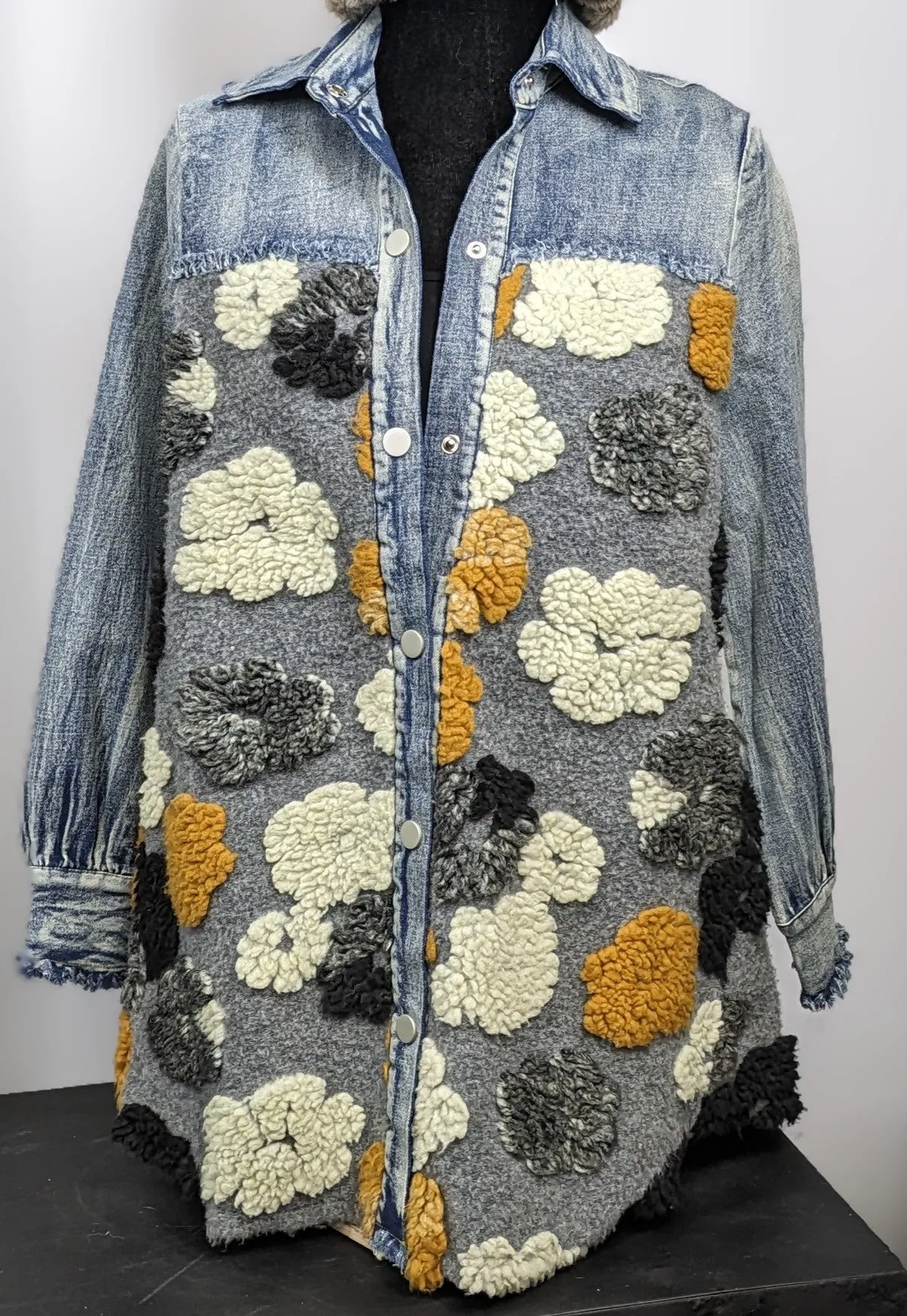 Trending Donna White Coats – Denim Shacket With Plush Floral Design